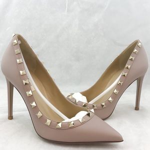 Valentino Garavani Rockstud Pumps size 35 NWT